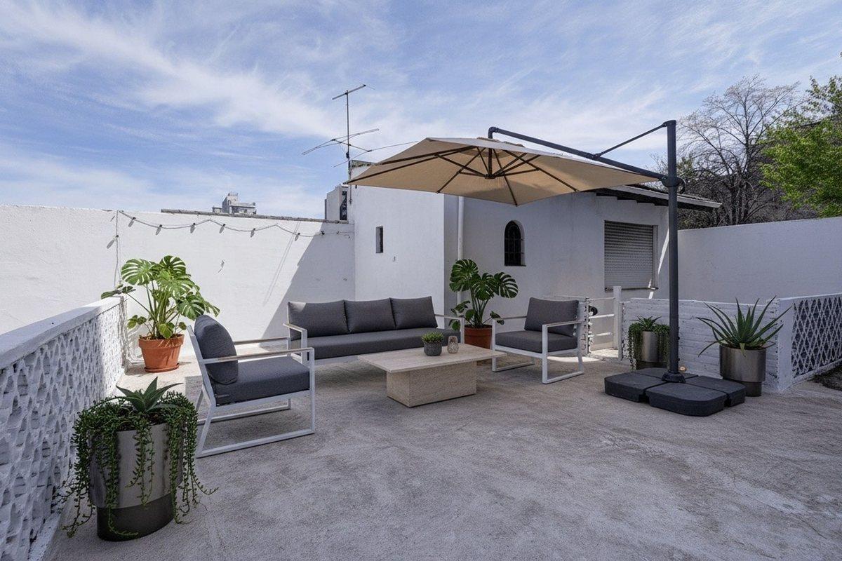 VENTA PH 4 AMB. CON PATIO Y TERRAZA MONTECASTRO