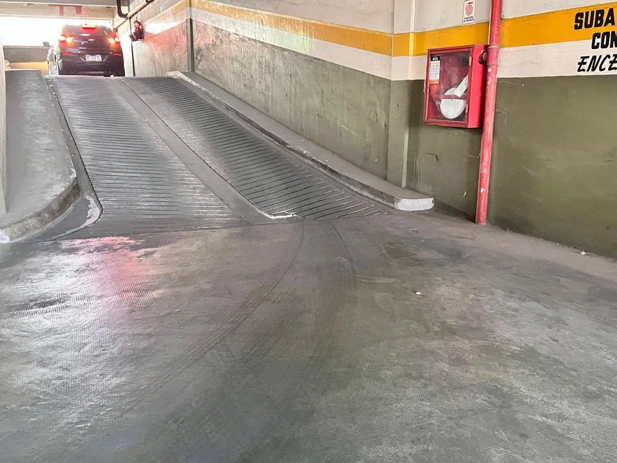 Cochera cubierta en Venta, excelente ubicación 3