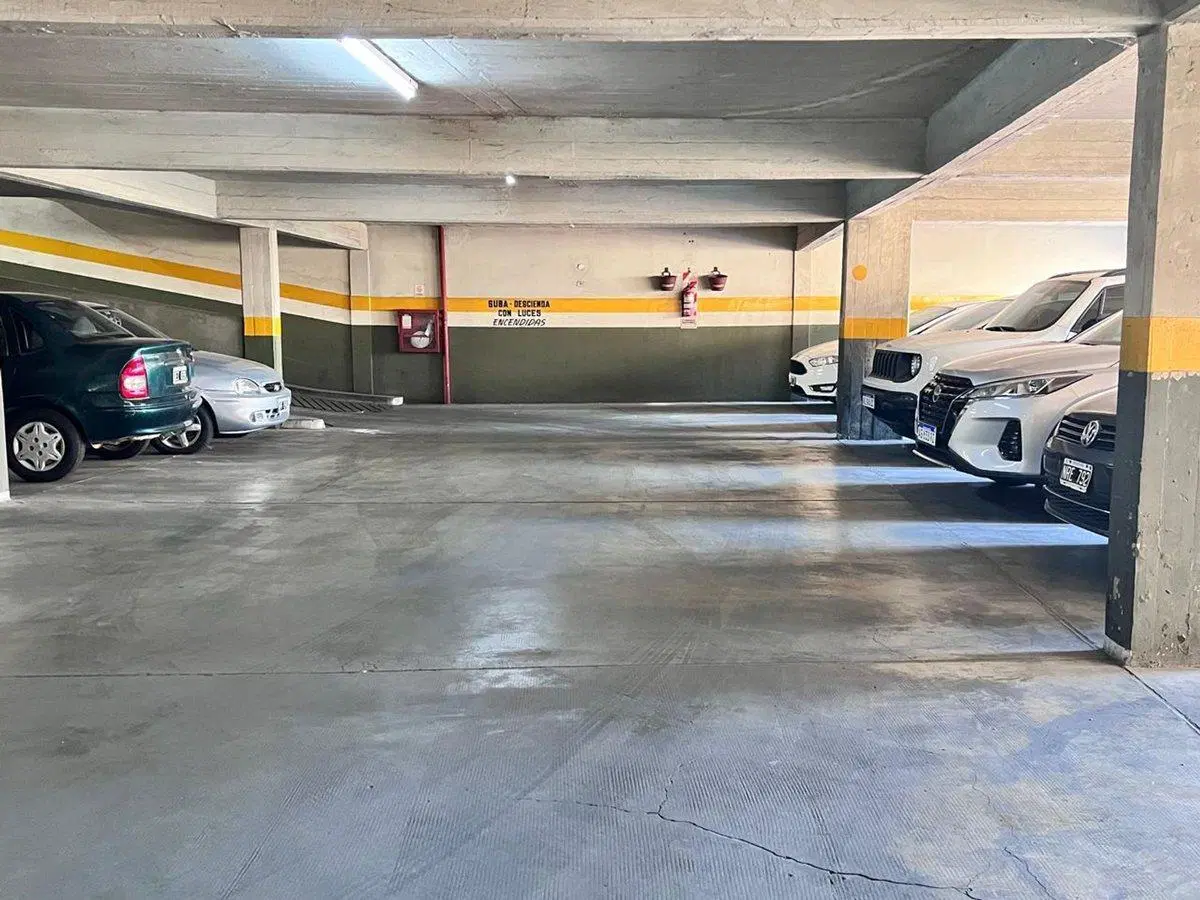 Cochera cubierta en Venta, excelente ubicación 2