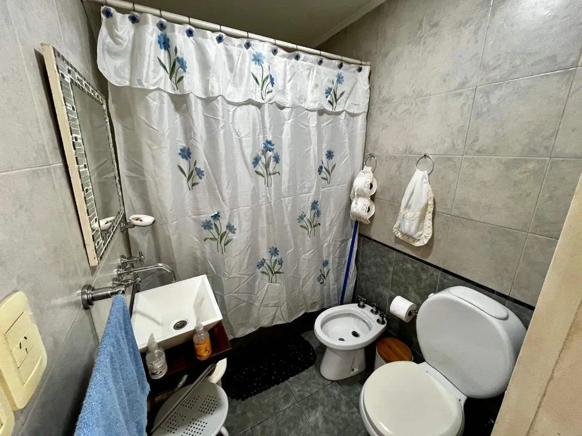 Venta 2 ambientes con balcon al frente 4