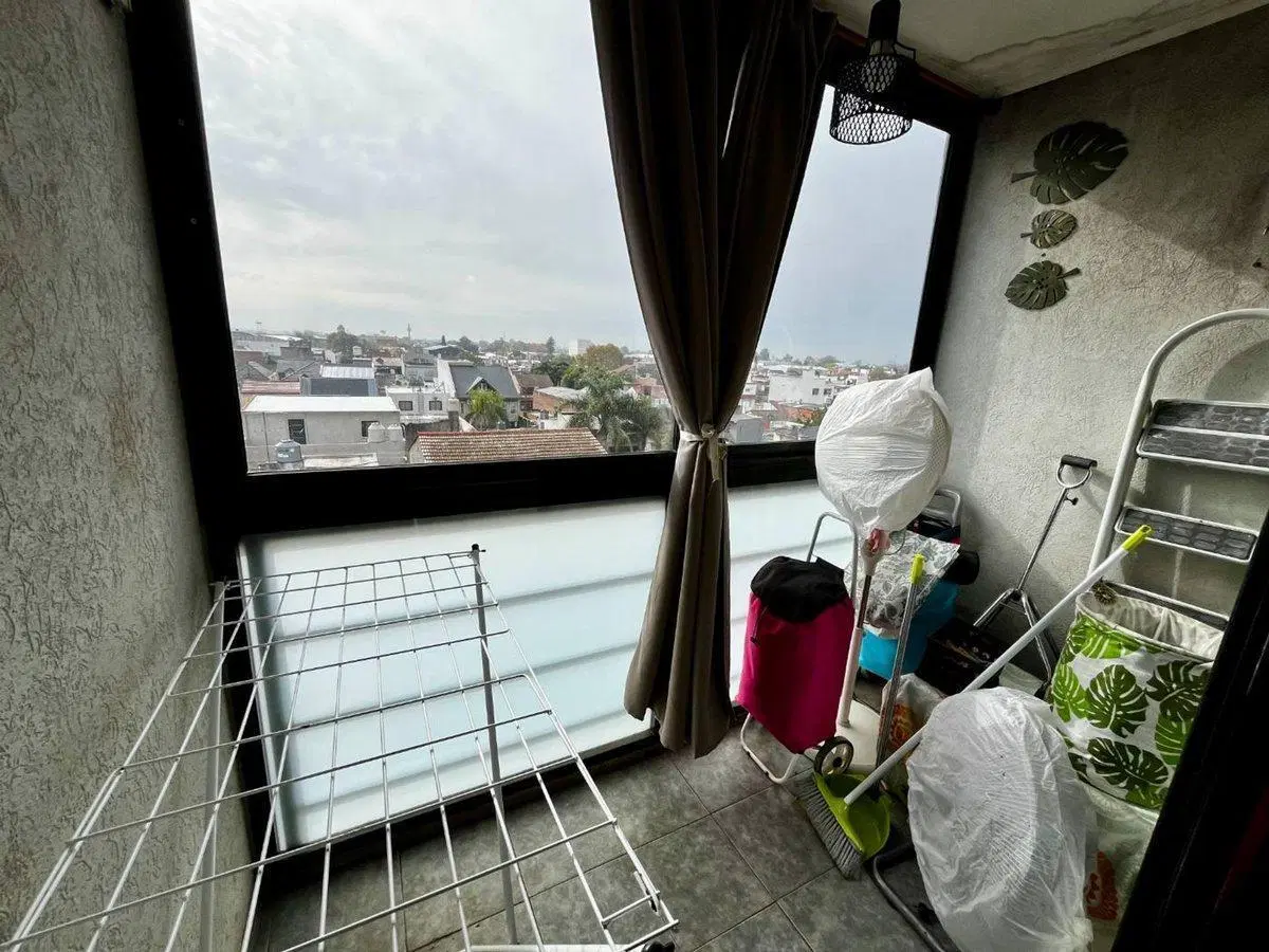 Venta 2 ambientes con balcon al frente 4