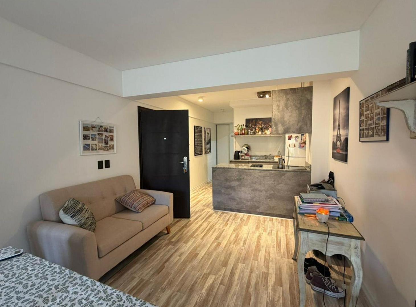 VENTA AMPLIO Y LUMINOSO MONOAMBIENTE EN RECOLETA