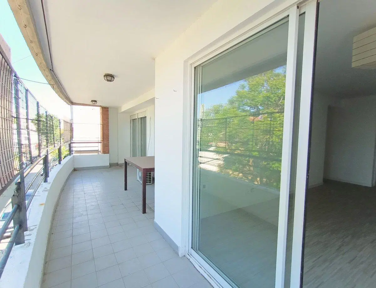 VENTA DEPARTAMENTO 3 AMBIENTES AMPLIO BALCÓN 4