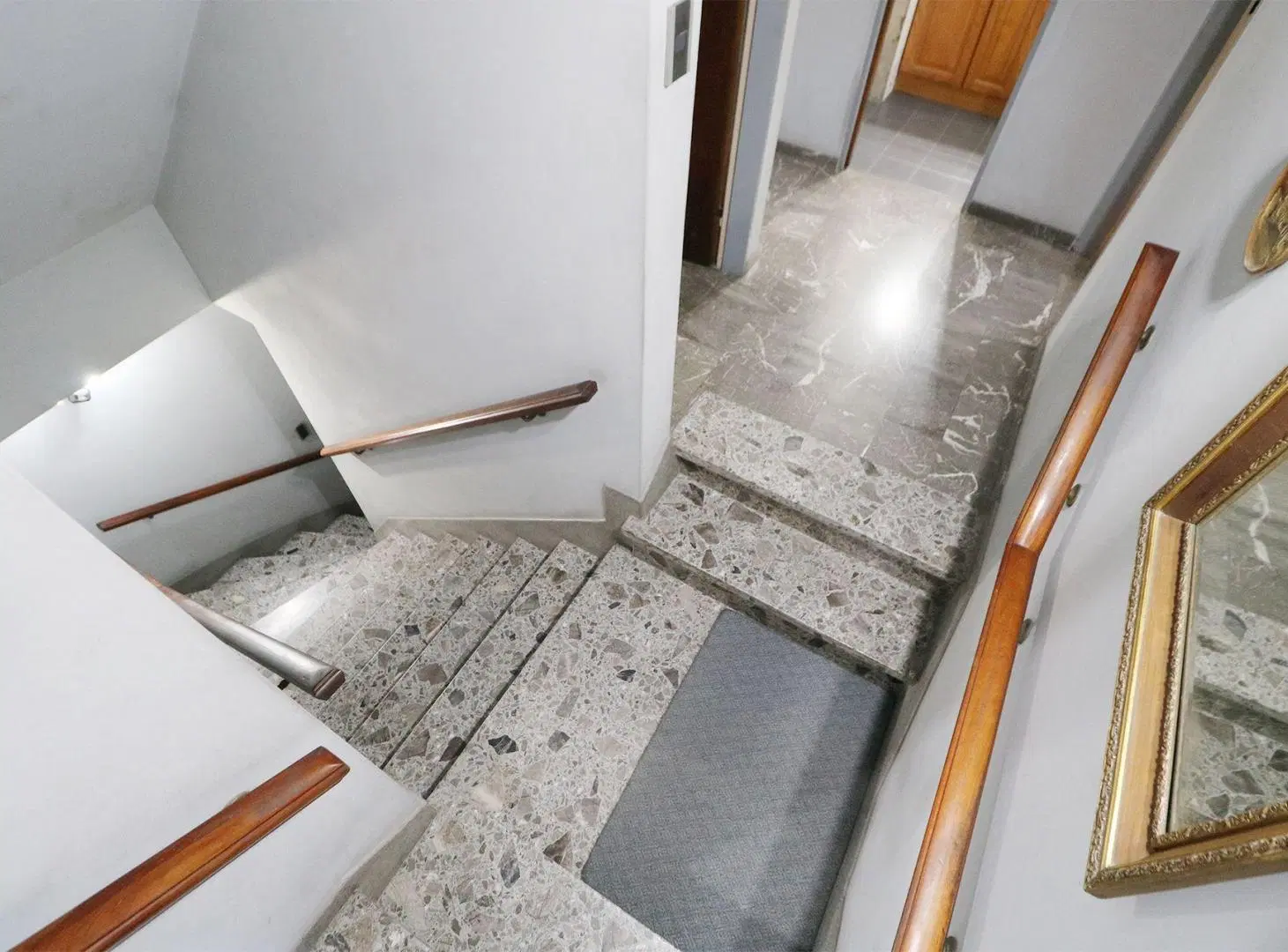Venta casa 6 amb con local al frente y playroom 5
