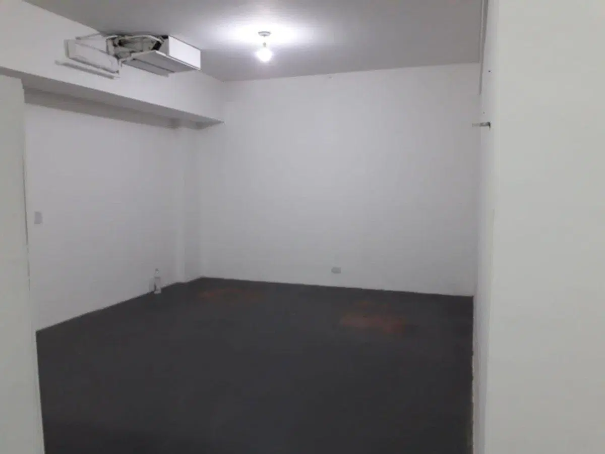 VENTA LOCAL EN GALERIA COMERCIAL VILLA URQUIZA 4