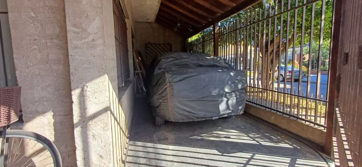 VENTA PH 4 AMB + DEPTO 1 AMB + 2 COCHERAS -CASEROS 8