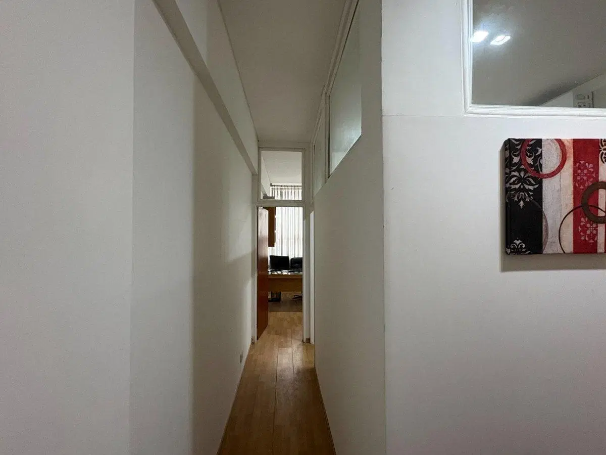 VENTA DE OFICINA CON 2 BOXES - MICROCENTRO 4