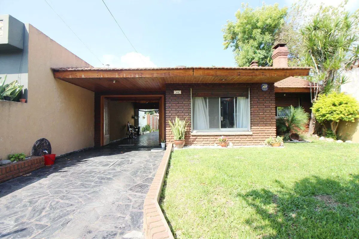 VENTA CASA + PATIO, QUINCHO, PILETA PALOMAR BS.AS 2