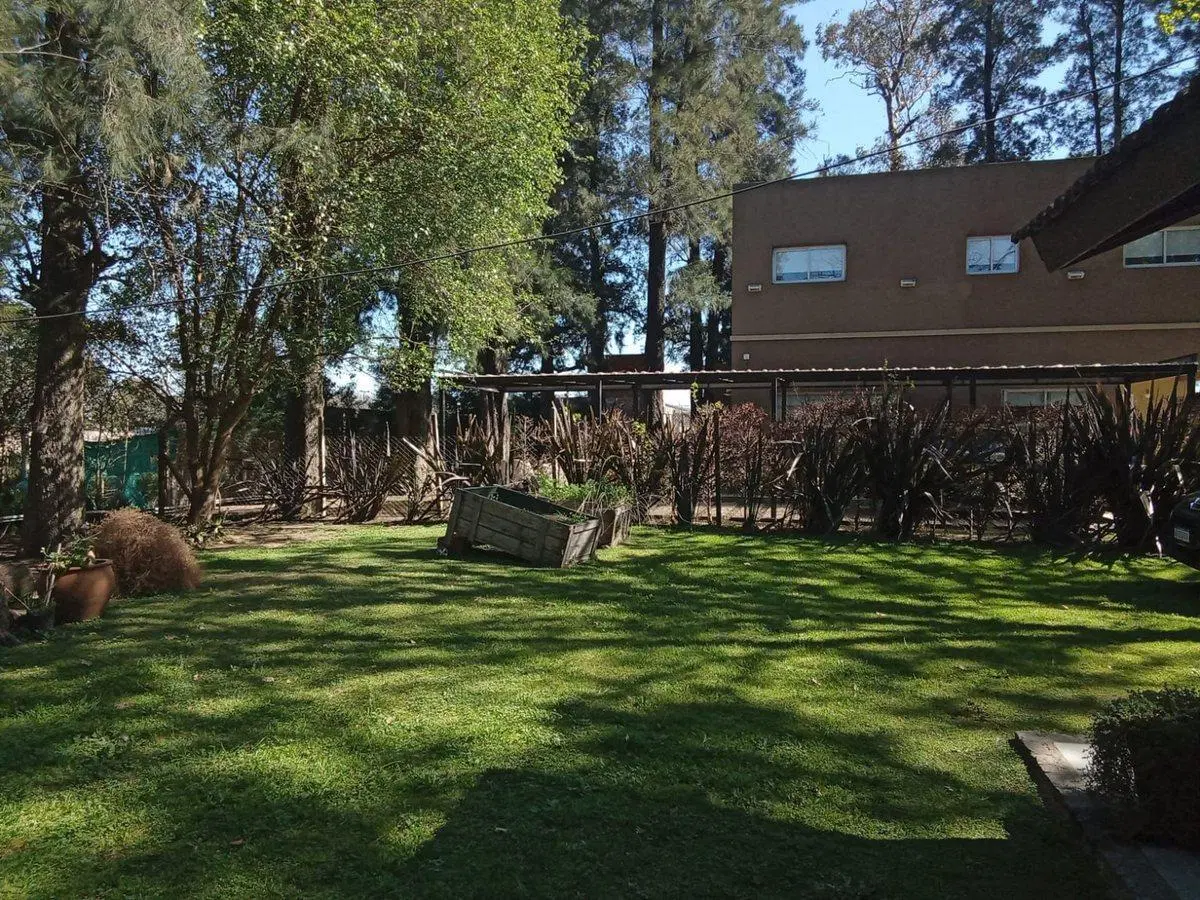 CASA EN VENTA 3 AMB BARRIO CARDENAL DEL MONTE!! 8