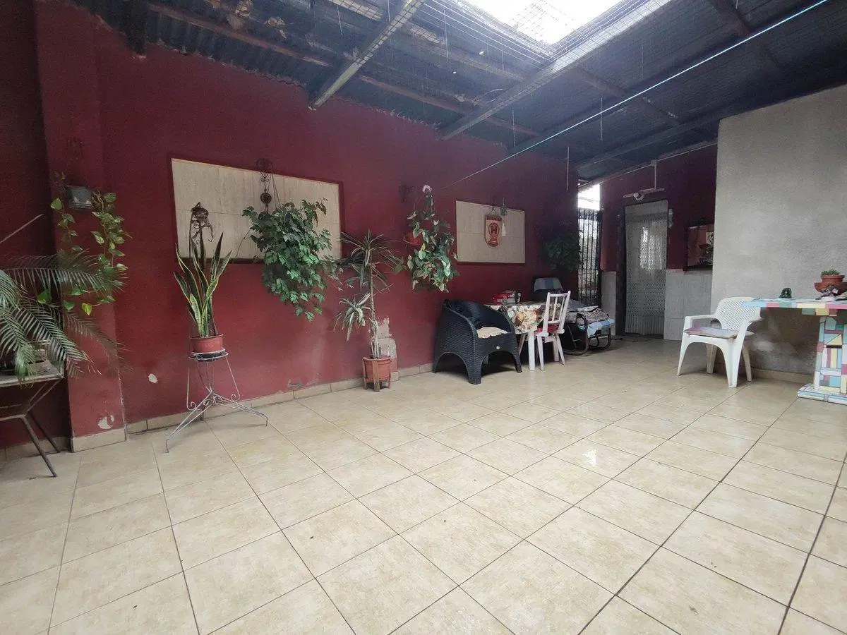Venta Casa Pompeya con cochera y patio . 3