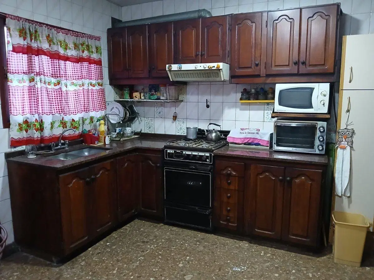 CASA EN VENTA-LOTE PROPIO 286M²-PARQUE AVELLANEDA 3