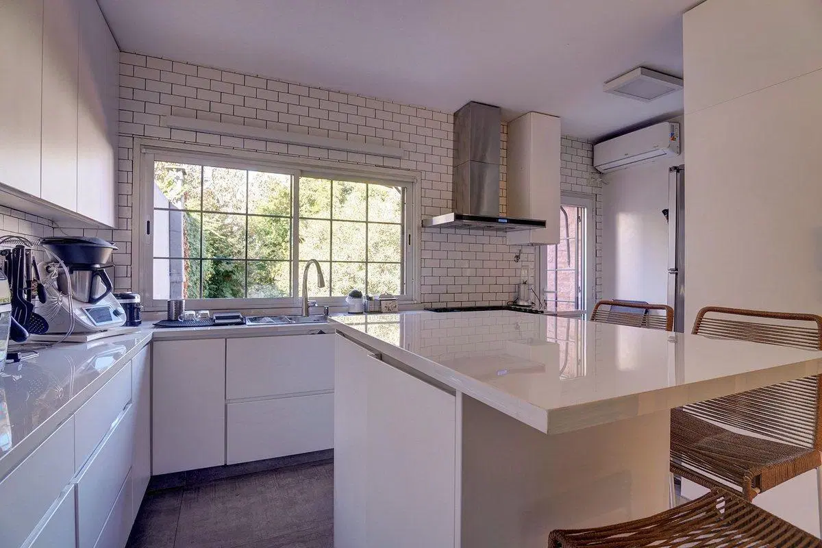 VENTA TRIPLEX BELGRANO R - 5 AMB CON DEPENDENCIA 2