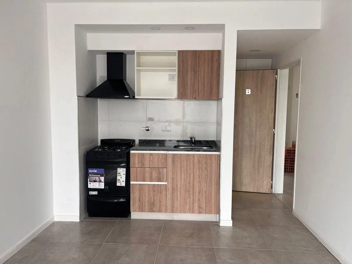 VENTA MONOAMBIENTE FRENTE BALCÓN CASEROS PERMUTA 2