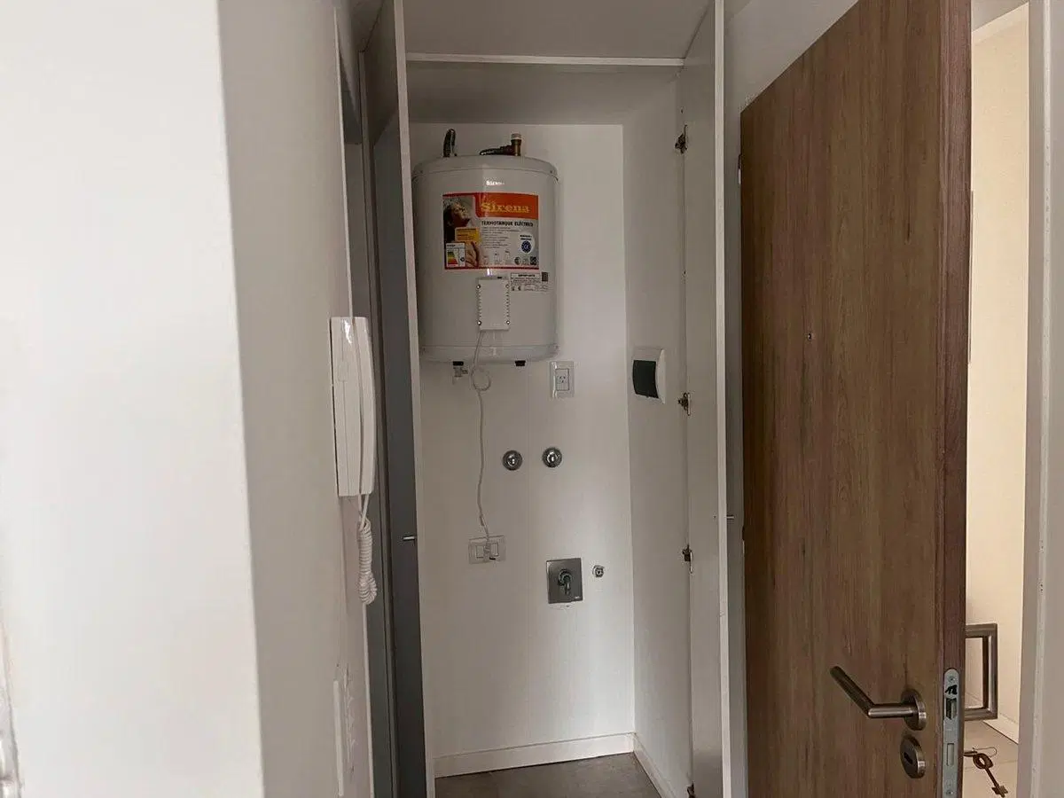 VENTA MONOAMBIENTE FRENTE BALCÓN CASEROS PERMUTA 4