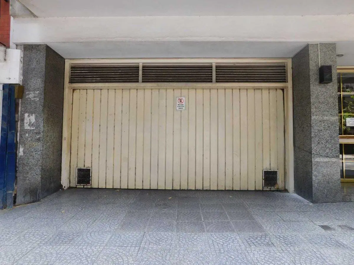 VENTA AMPLIA COCHERA PORTÓN AUTOMÁTICO BALVANERA 4