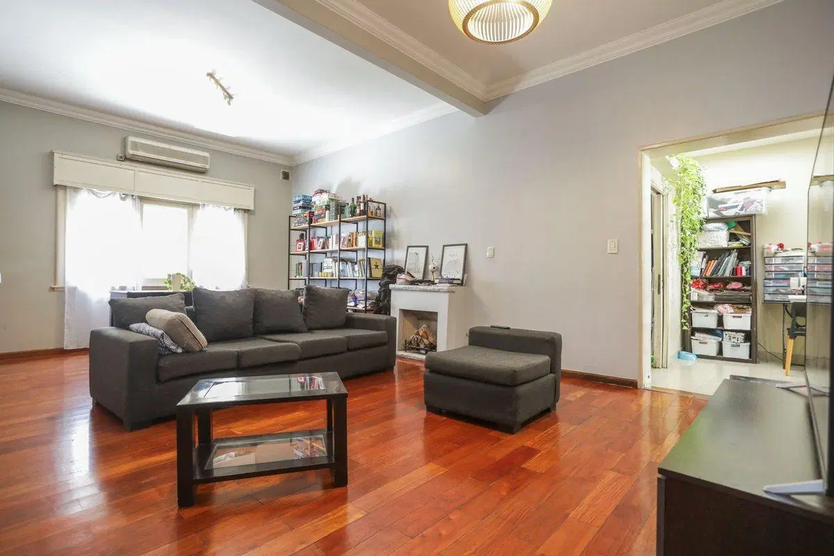 VENTA CASA EN FLORES, 2 PHs en BLOCK 2