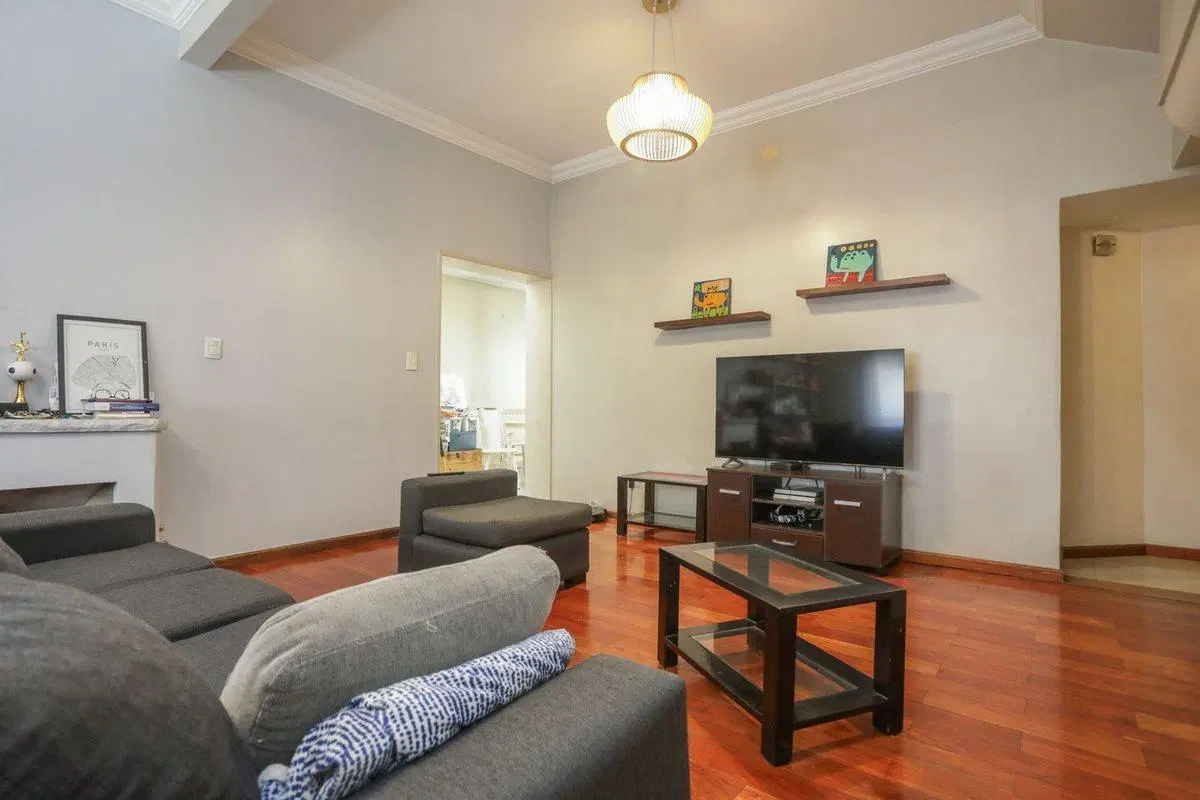 VENTA CASA EN FLORES, 2 PHs en BLOCK 8