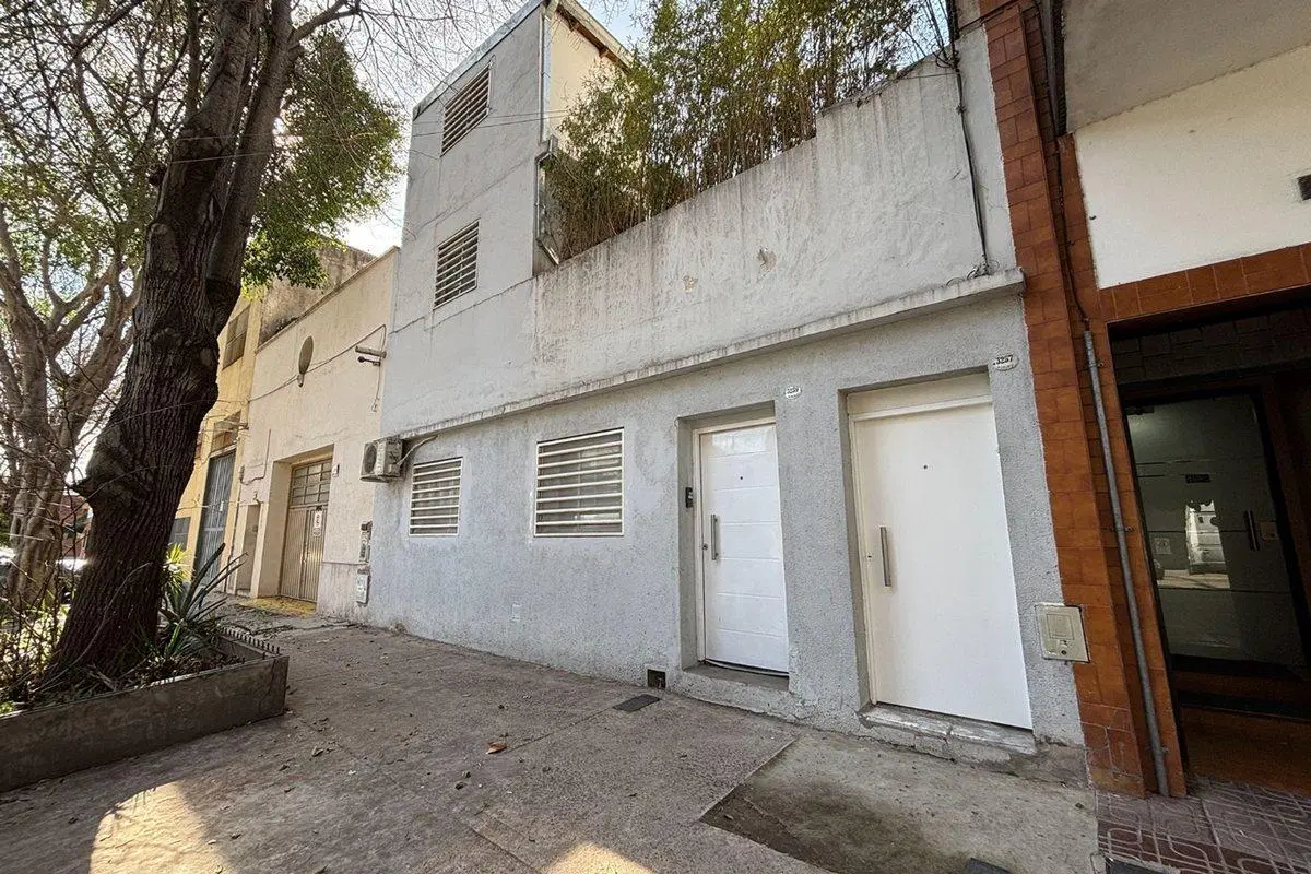 VENTA PH 2 AMB CON PATIO SIN EXPENSAS V. URQUIZA 3
