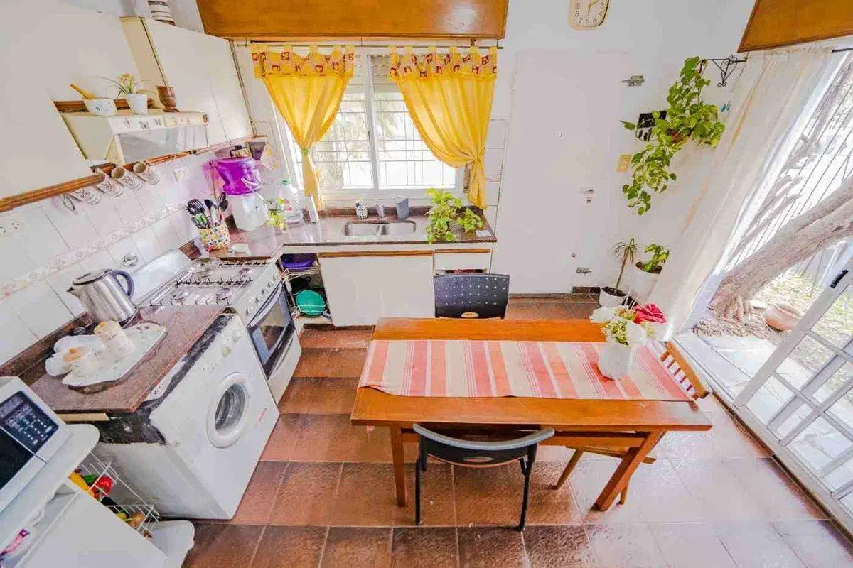 VENTA CASA CON JARDIN EN CASTELAR APTO CREDITO 2