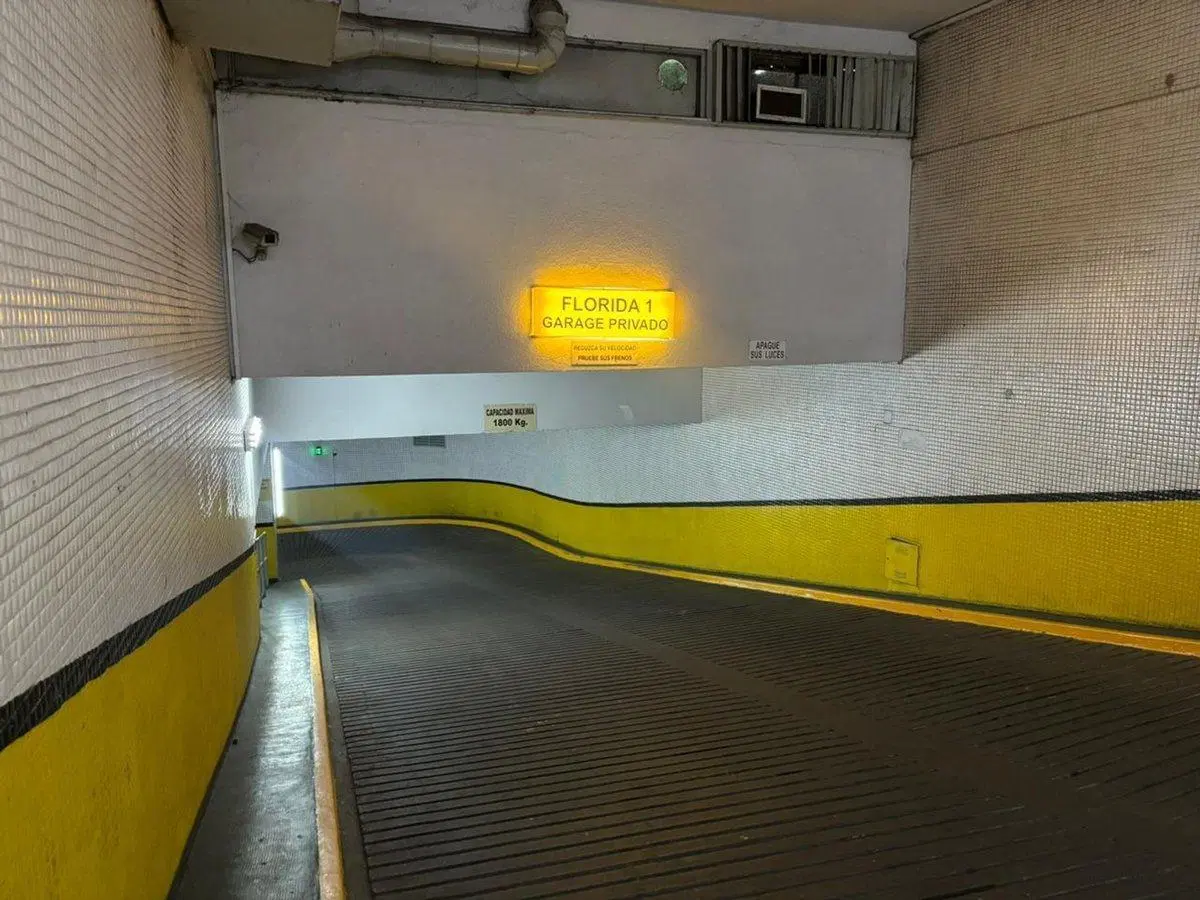 VENTA - COCHERA - EN PLENO MICROCENTRO 5