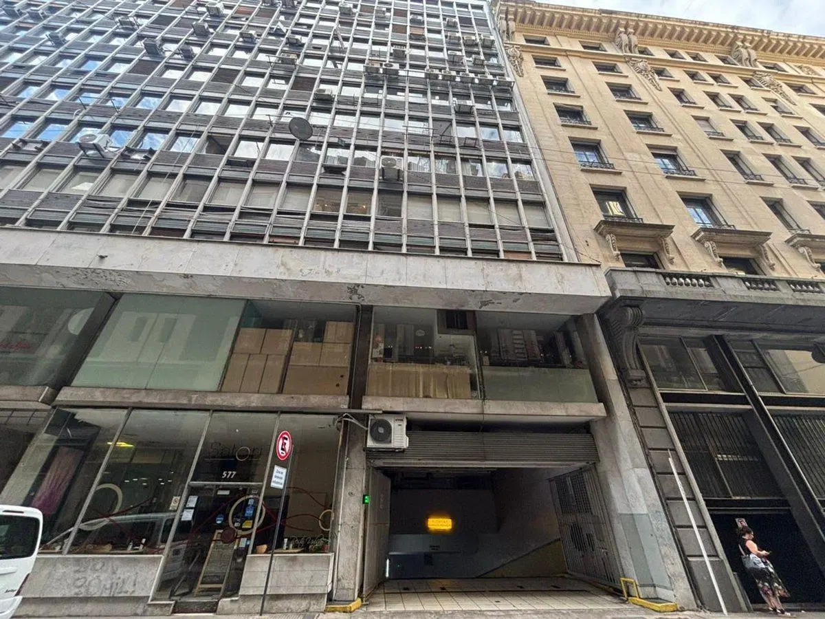 VENTA - COCHERA - EN PLENO MICROCENTRO 3