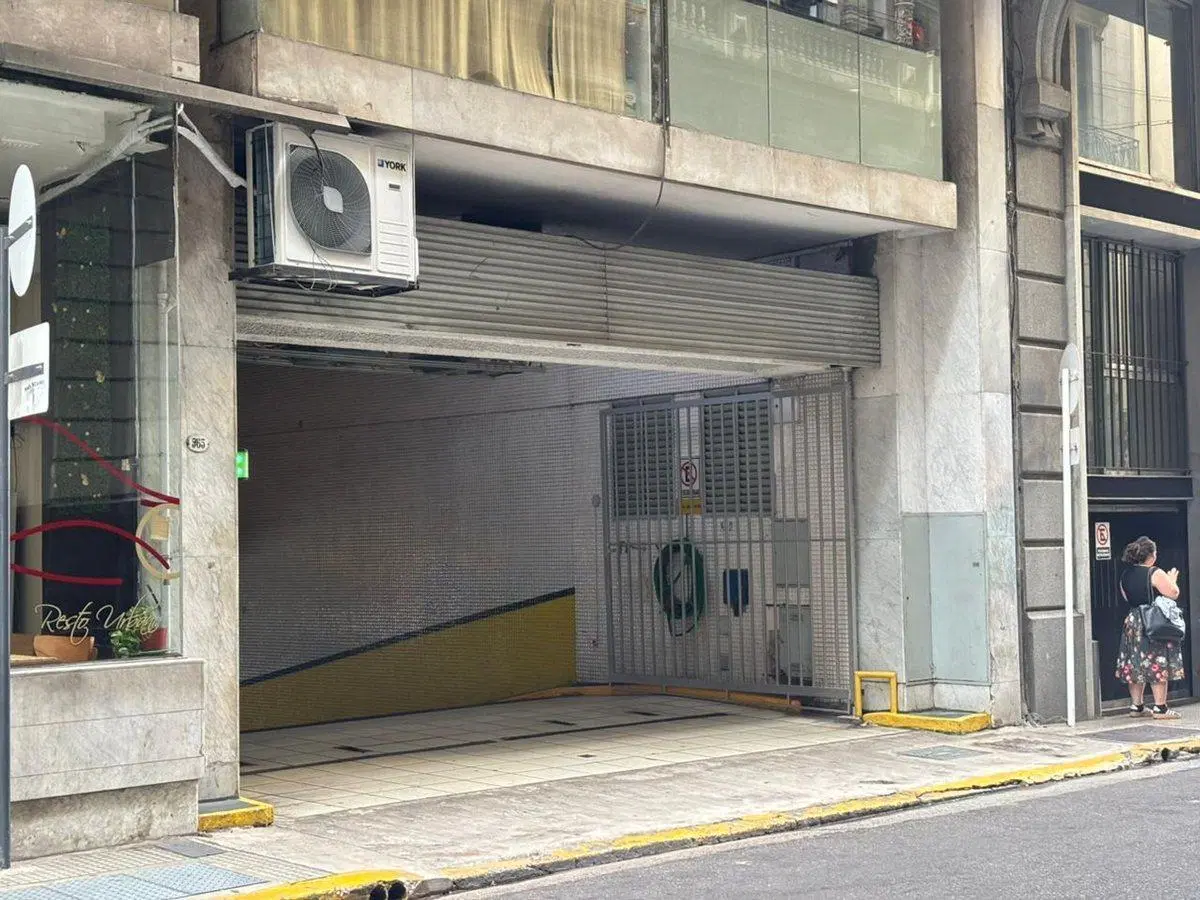 VENTA - COCHERA - EN PLENO MICROCENTRO 2