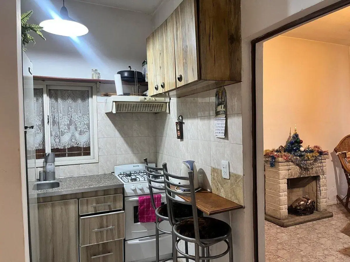 VENTA CASA CON PATIO JARDIN Y COCHERA 5