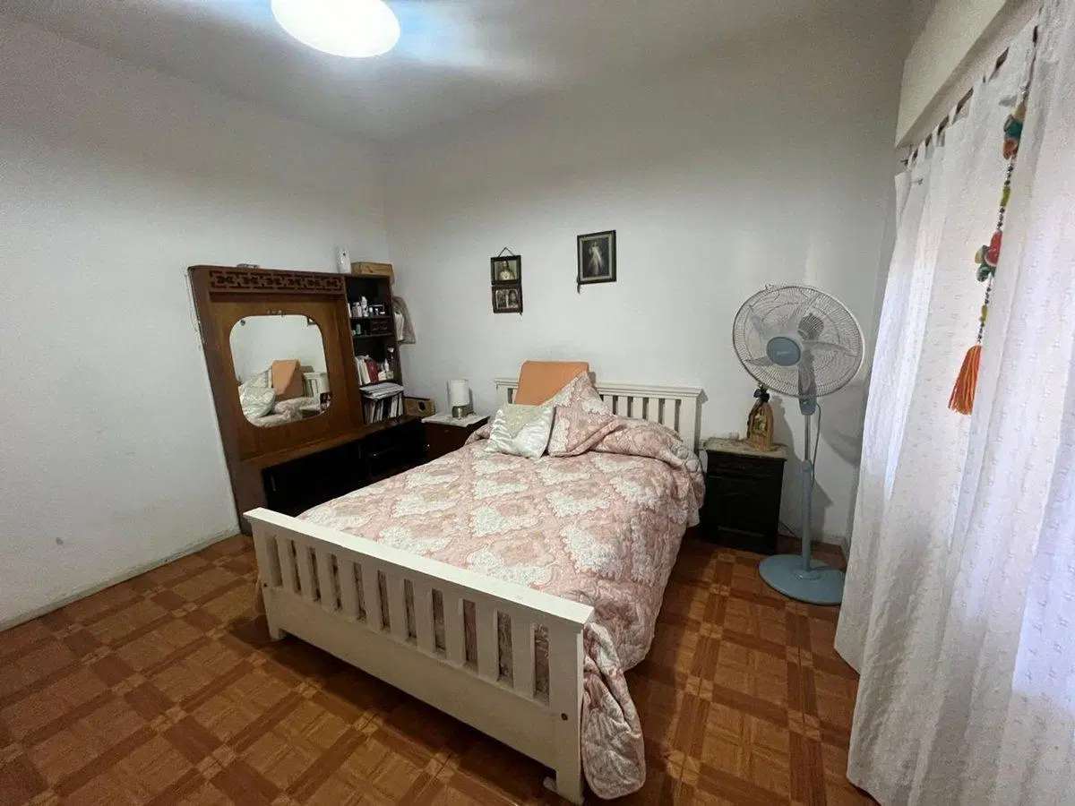 VENTA CASA CON PATIO JARDIN Y COCHERA 4