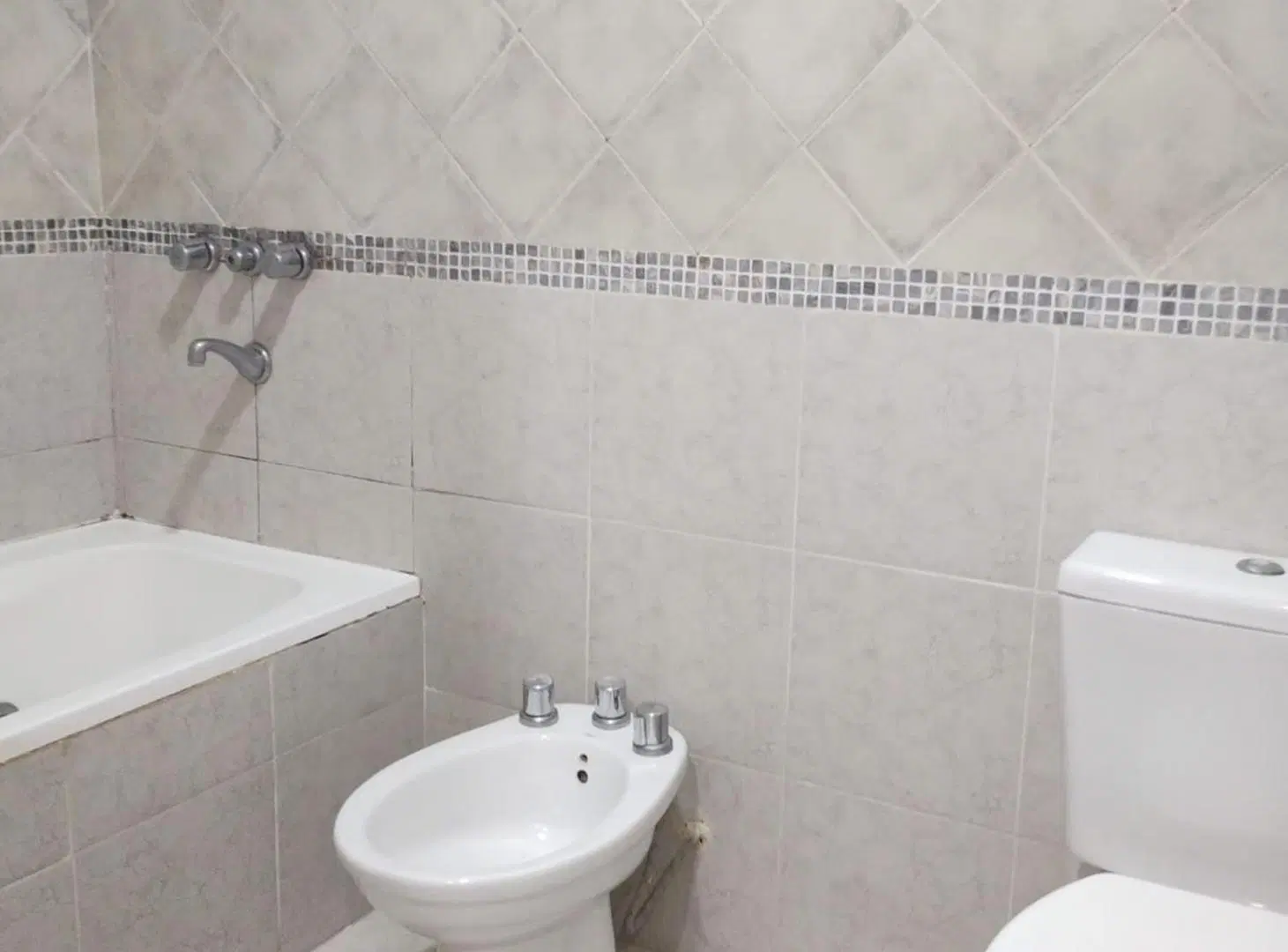 ALQUILER DUPLEX 3 AMBIENTES CON PATIO EN HAEDO 3