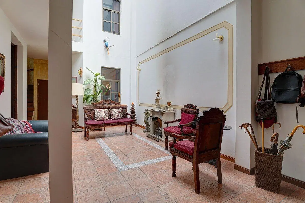 HERMOSA CASA LOTE PROPIO 6 AMB.- VENTA / MONSERRAT 5