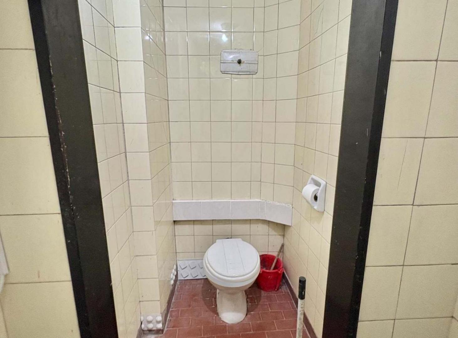 Foto de VENTA LOCAL SOBRE EXCELENTE AVENIDA, imagen 1