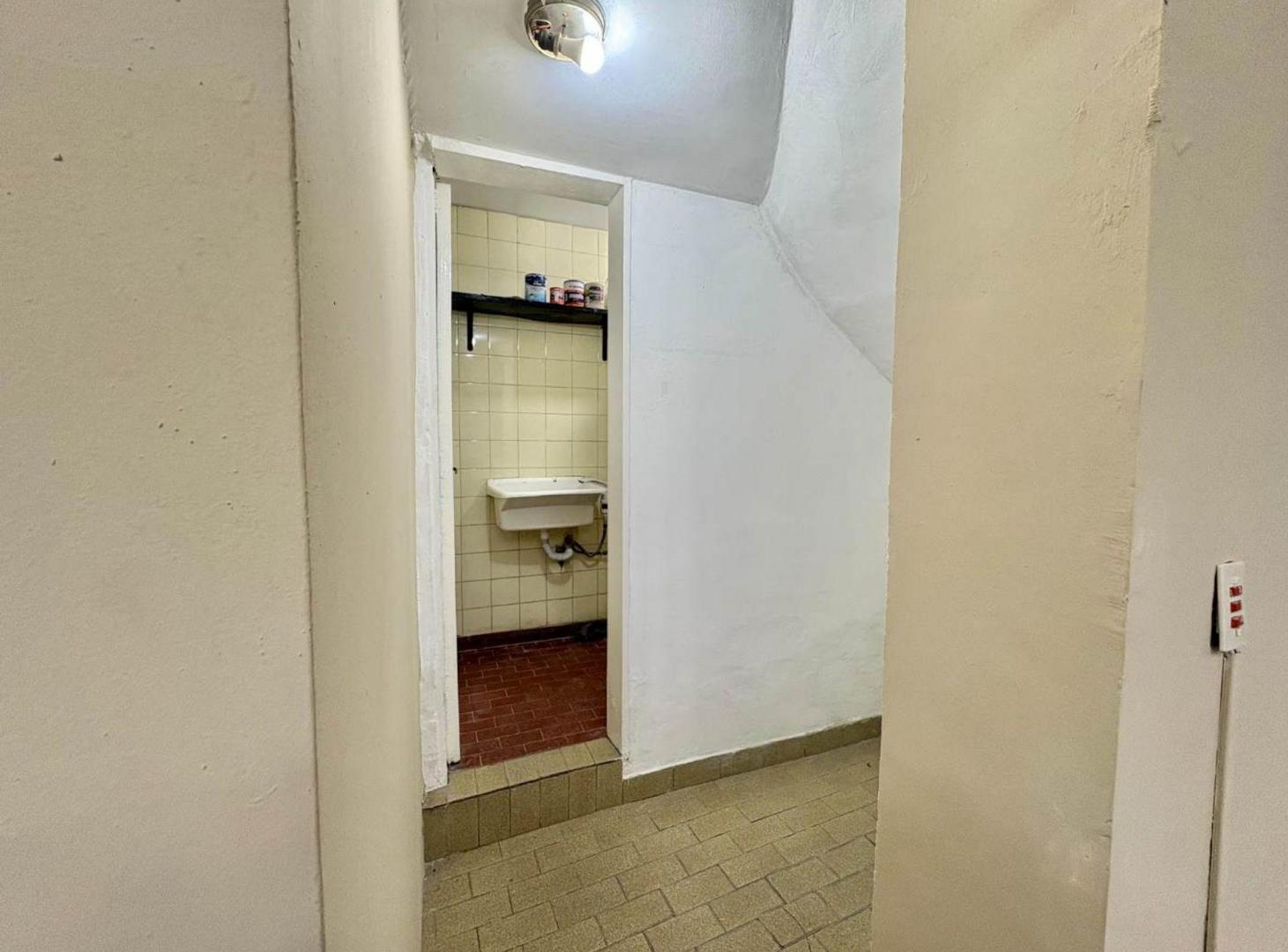 Foto de VENTA LOCAL SOBRE EXCELENTE AVENIDA, imagen 2