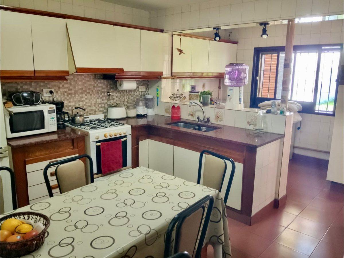 Foto de Venta Lomas del Mirador, Casa con parque y coheras, imagen 2