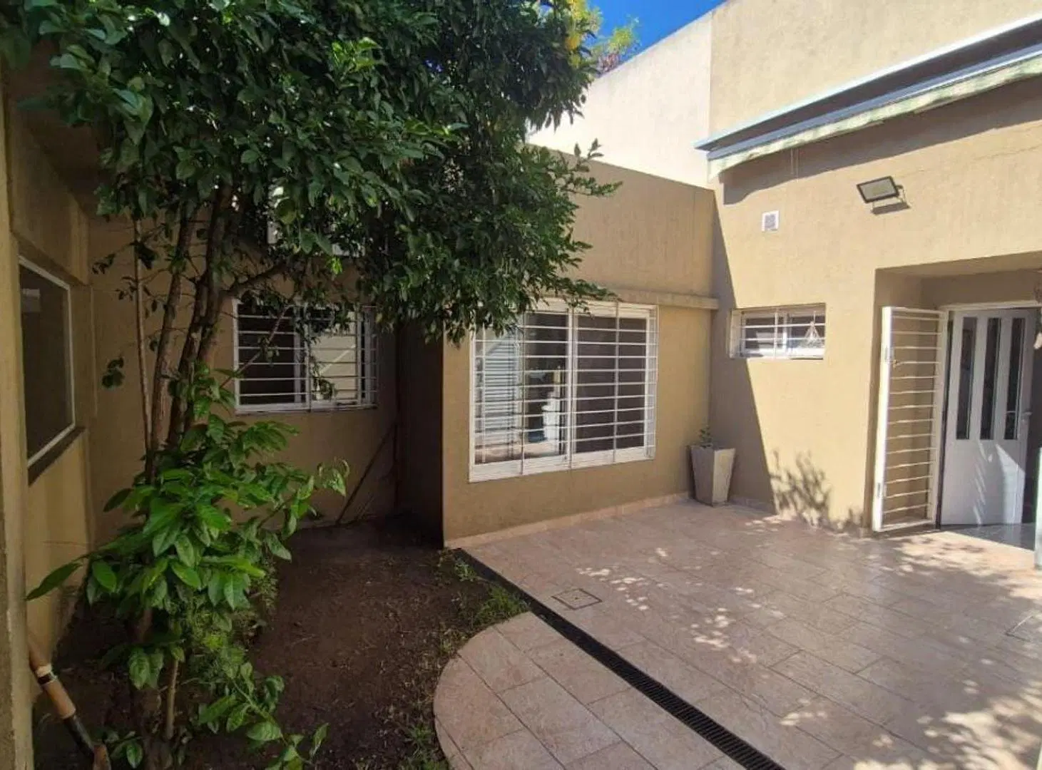 VENTA CASA LOTE PROPIO - MONTE CASTRO 8