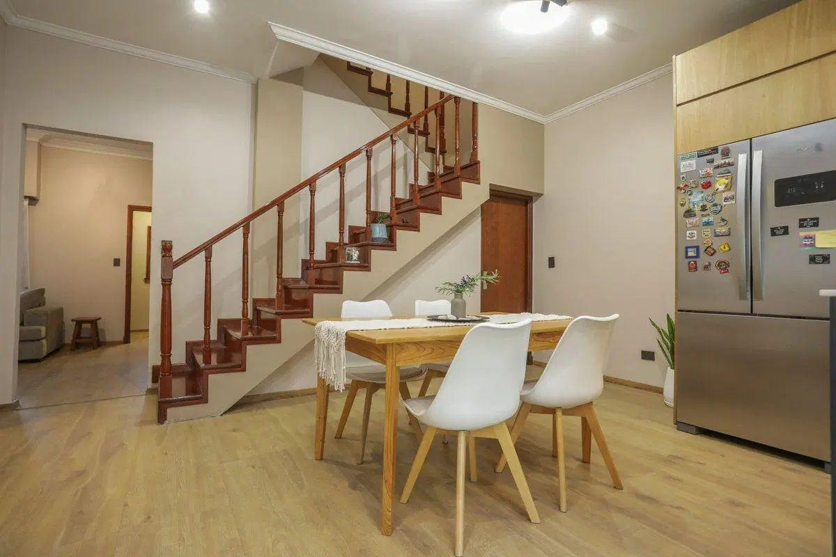 VENTA CASA 4 AMBIENTES C/ JARDIN Y COCH CARAPACHAY 3