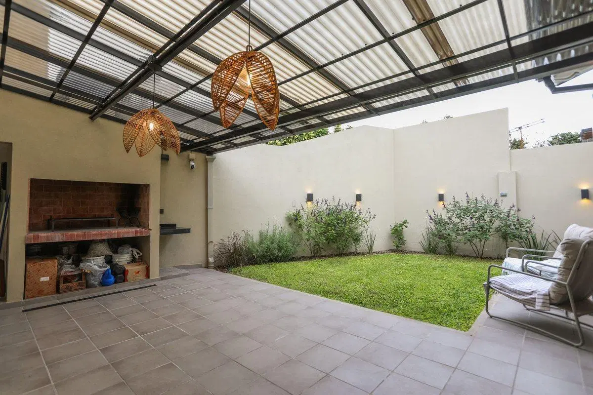 VENTA CASA 4 AMBIENTES C/ JARDIN Y COCH CARAPACHAY 1