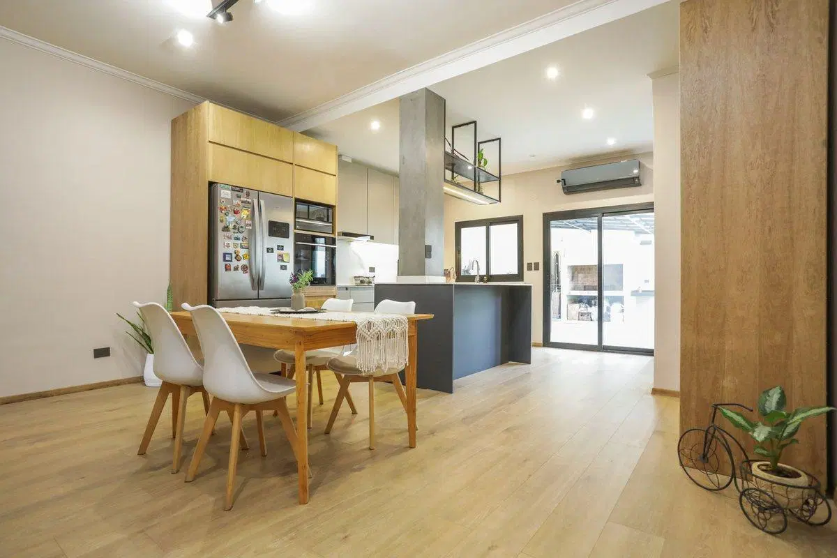 VENTA CASA 4 AMBIENTES C/ JARDIN Y COCH CARAPACHAY 2