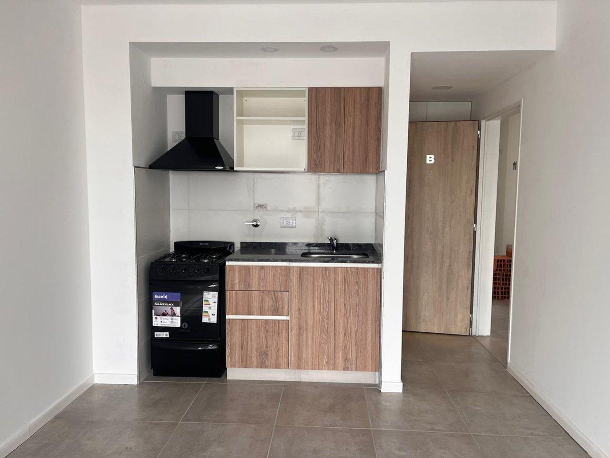 Foto de VENTA MONOAMBIENTE FRENTE BALCÓN CASEROS PERMUTA, imagen 1