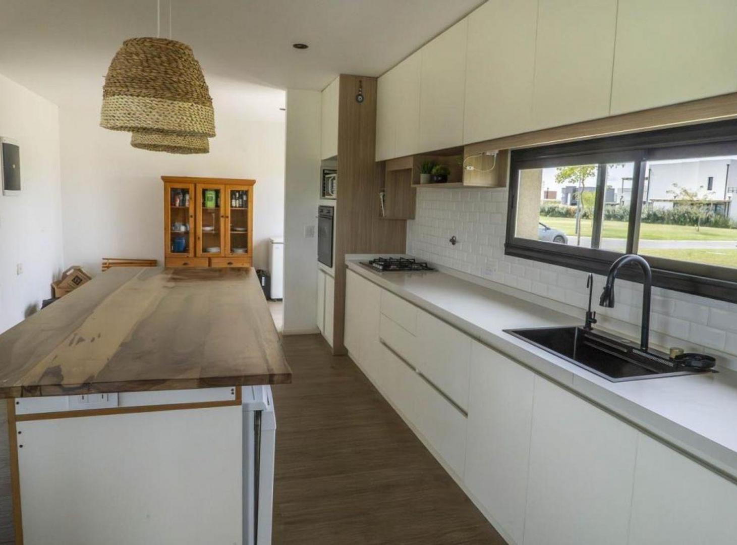 Foto de VENTA CASA 6 AMBIENTES RIBERAS PUERTOS DEL LAGO, imagen 2