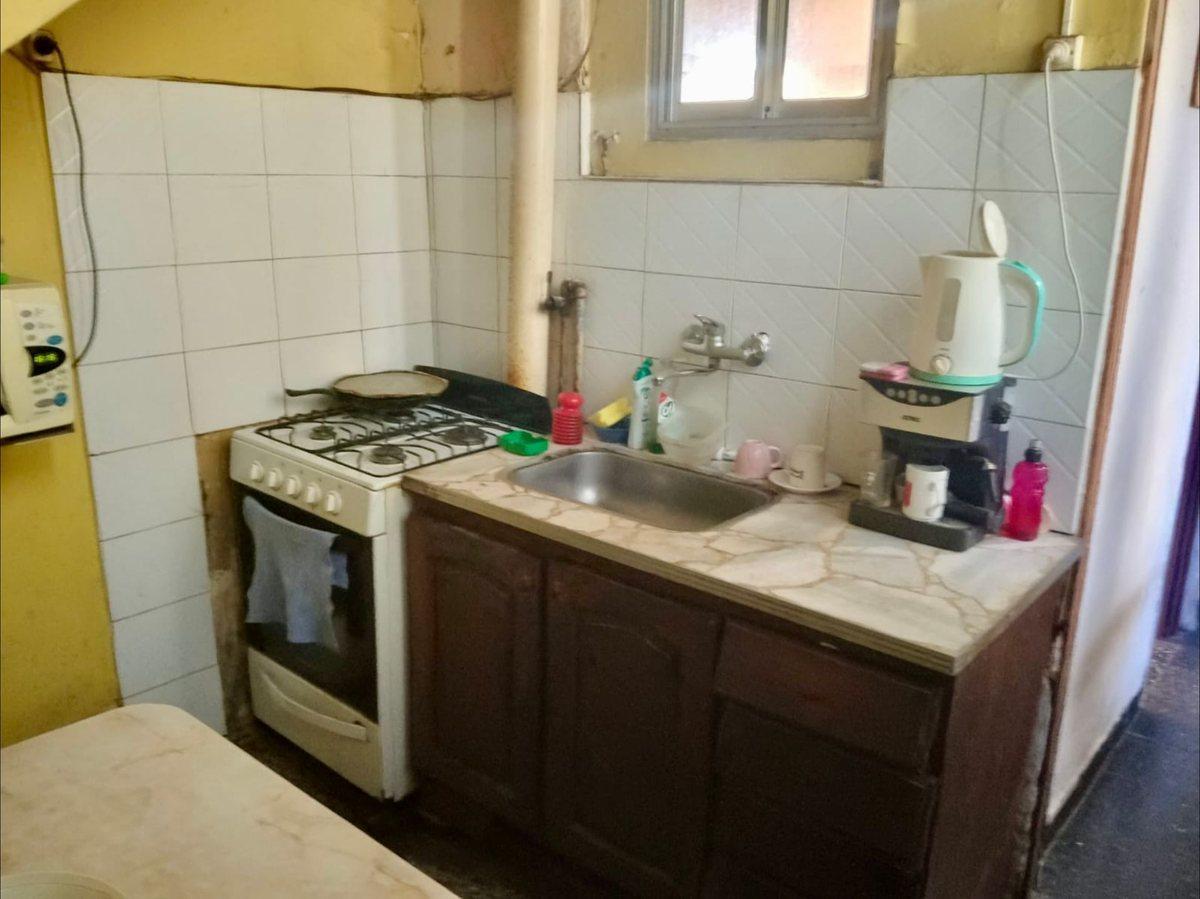 Foto de Venta Parque Chacabuco, PH en tres plantas 4 amb, imagen 2
