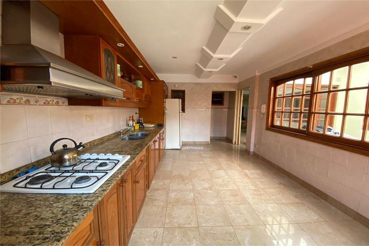 Foto de VENTA CASA 6 AMBIENTES BOEDO 4 COCHERAS AP CRED, imagen 1