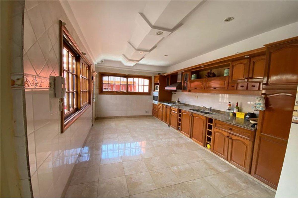Foto de VENTA CASA 6 AMBIENTES BOEDO 4 COCHERAS AP CRED, imagen 5