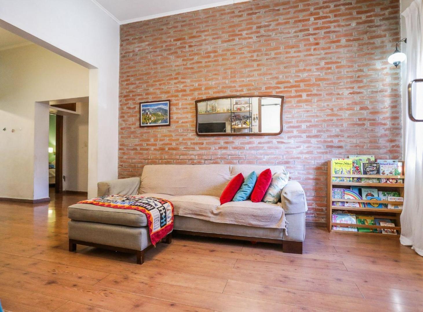 Foto de Casa 3 Amb con fondo y pileta Ramos Mejia, imagen 1