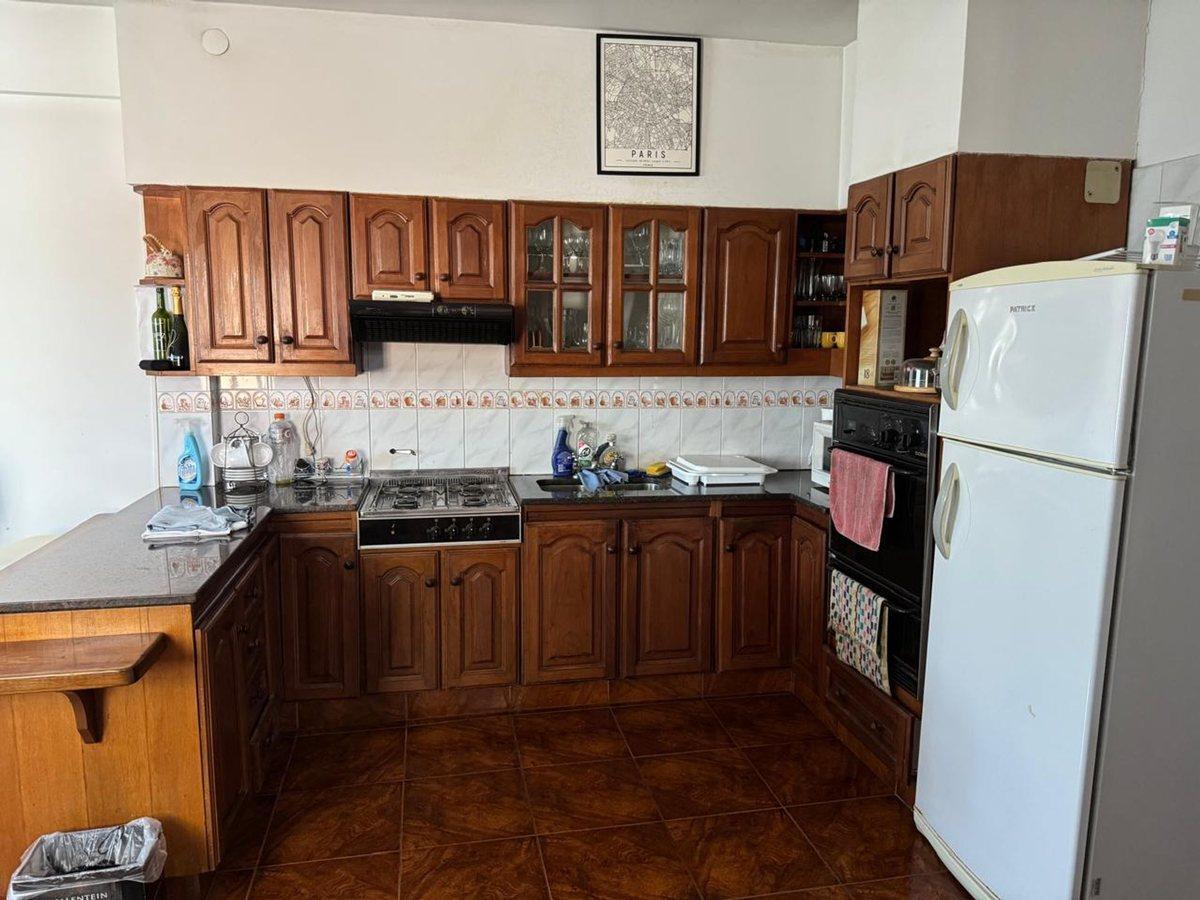 Foto de Venta casa de 6 ambientes, cocheras, PERMUTA HAEDO, imagen 2
