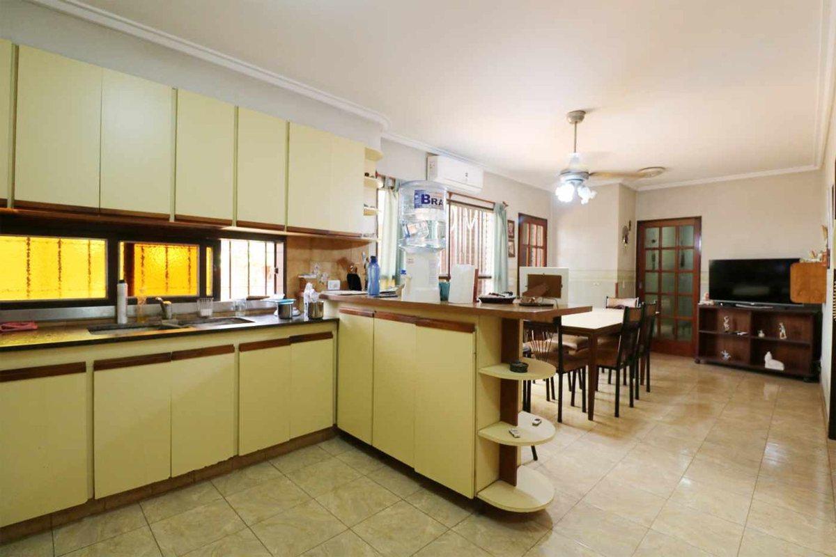 Foto de Casa 6 am 2 coch + depto pileta venta Hurlingham, imagen 4