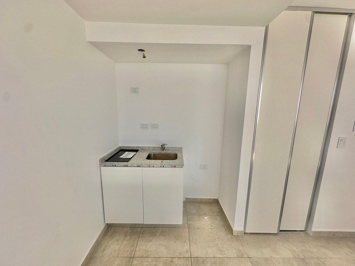 Foto de Venta monoambiente luminoso con pileta y parrilla!, imagen 5
