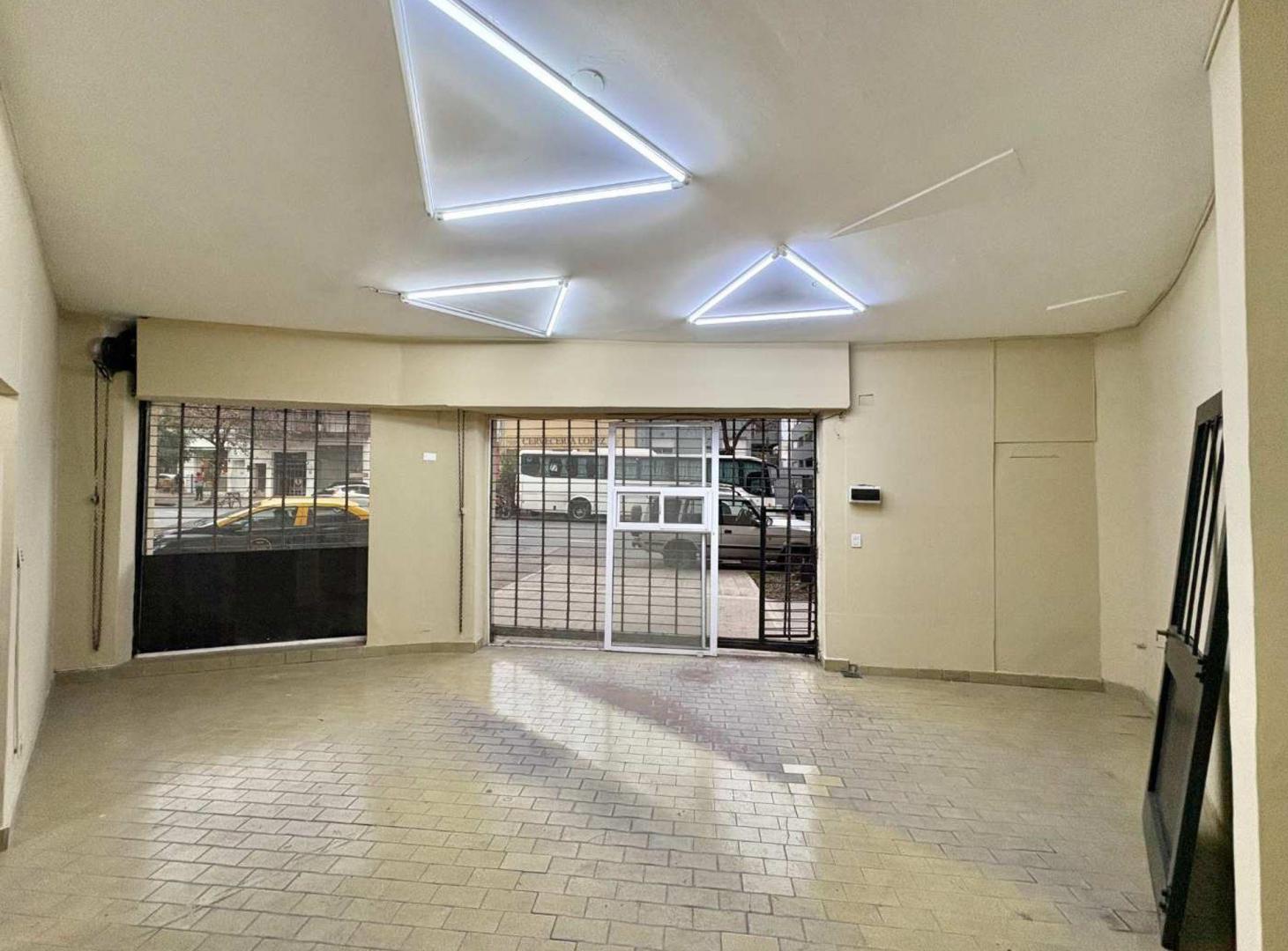 Foto de VENTA LOCAL SOBRE EXCELENTE AVENIDA, imagen 4