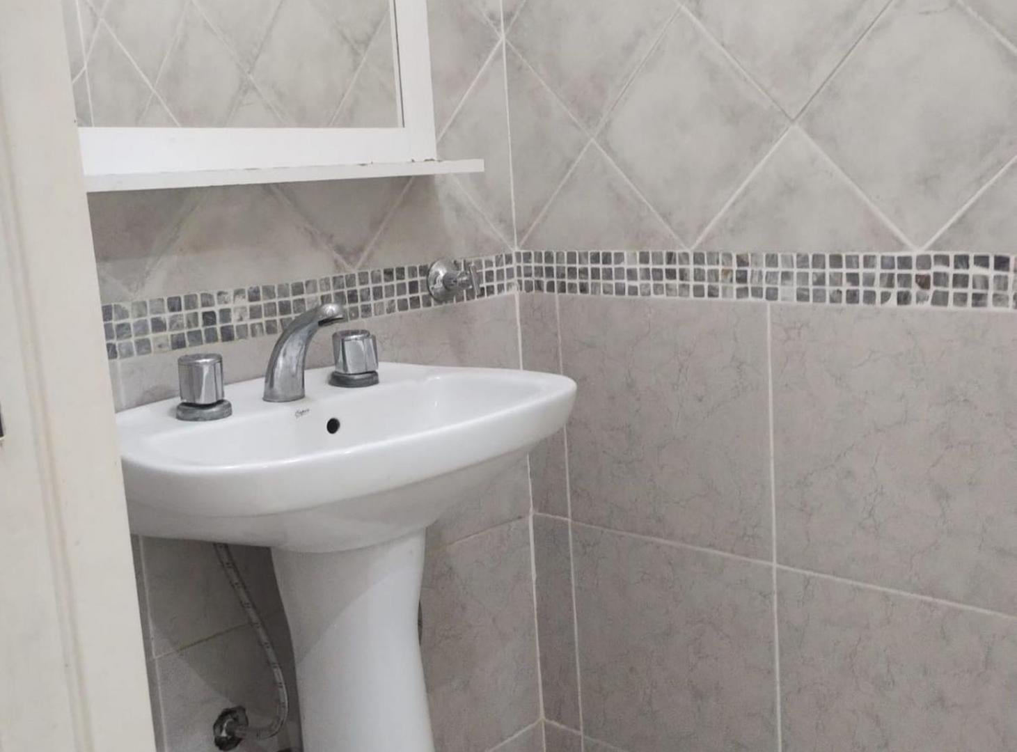 Foto de ALQUILER DUPLEX 3 AMBIENTES CON PATIO EN HAEDO, imagen 2