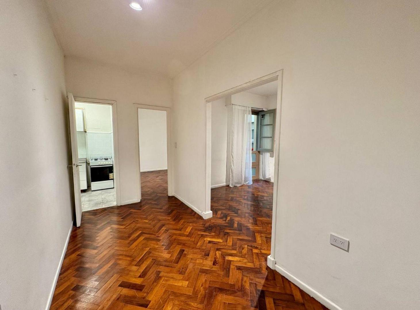 Foto de VENTA AMPLIO 2 AMBIENTES EN CABALLITO, imagen 1