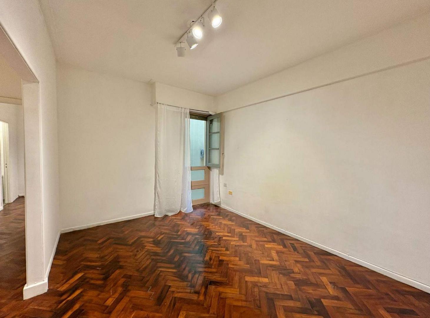 Foto de VENTA AMPLIO 2 AMBIENTES EN CABALLITO, imagen 2